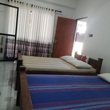 David Villa Anuradhapura Bagian luar foto